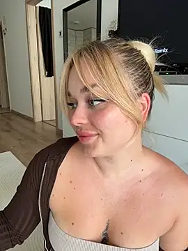 lilixcake online show from July 12, 1:46 pm
