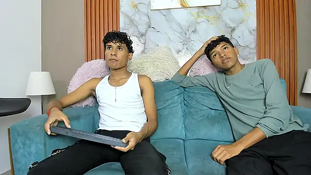 Snapshot of BOUL_GUYS chatting on May 6, 7:52 pm BOUL GUYS online show from May 6, 7:52 pm