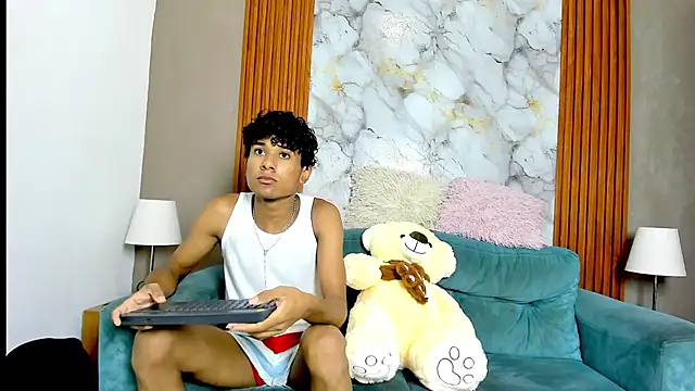 Snapshot of BOUL_GUYS chatting on May 24, 1:10 am BOUL GUYS online show from May 24, 1:10 am