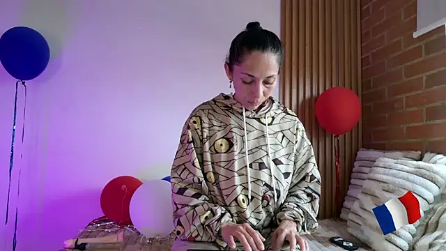 alissonandree online show from July 10, 5:04 pm