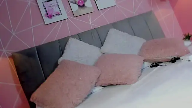 Snapshot of camil_rayne chatting on May 28, 7:33 pm camil rayne online show from May 28, 7:33 pm