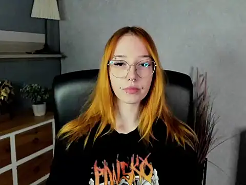 Snapshot of foxSonya chatting on May 15, 5:36 am foxSonya online show from May 15, 5:36 am