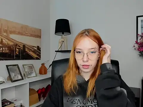 Snapshot of foxSonya chatting on May 18, 5:35 am foxSonya online show from May 18, 5:35 am