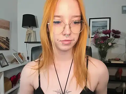 Snapshot of foxSonya chatting on June 10, 5:39 am foxSonya online show from June 10, 5:39 am