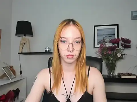 Snapshot of foxSonya chatting on June 15, 5:31 am foxSonya online show from June 15, 5:31 am