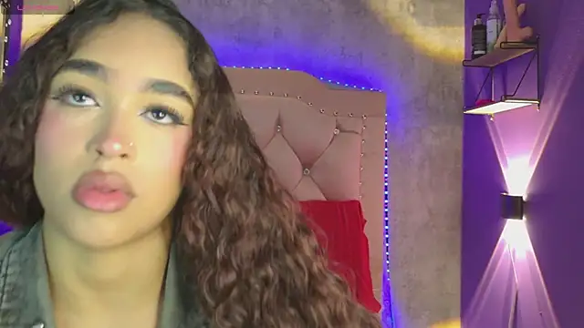 Snapshot of CamilaFlirt chatting on June 4, 6:58 pm CamilaFlirt online show from June 4, 6:58 pm
