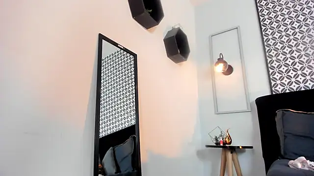 Snapshot of amelie_furtado chatting on May 23, 12:42 pm amelie furtado online show from May 23, 12:42 pm