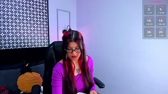 Snapshot of amelie_furtado chatting on June 1, 1:24 pm amelie furtado online show from June 1, 1:24 pm