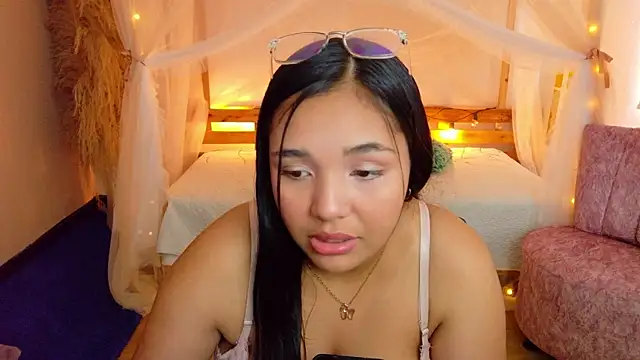 Snapshot of leoneriss chatting on June 9, 7:47 pm leoneriss online show from June 9, 7:47 pm