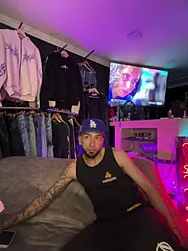 couplevibes  online show from June 25, 3:06 am