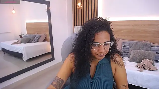 Snapshot of alexa_forbes_ chatting on May 13, 2:20 am alexa forbes online show from May 13, 2:20 am