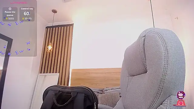 Snapshot of alexa_forbes_ chatting on June 4, 2:17 am alexa forbes online show from June 4, 2:17 am