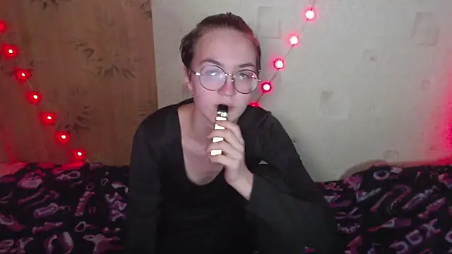 Snapshot of Alessa_Kiss chatting on May 31, 4:58 pm Alessa Kiss online show from May 31, 4:58 pm
