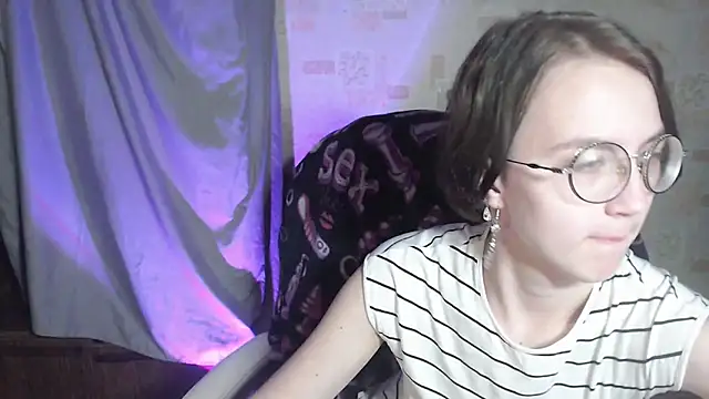 Snapshot of Alessa_Kiss chatting on June 4, 6:25 pm Alessa Kiss online show from June 4, 6:25 pm