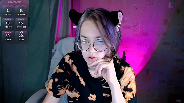 Snapshot of Alessa_Kiss chatting on July 19, 10:19 am Alessa Kiss online show from July 19, 10:19 am