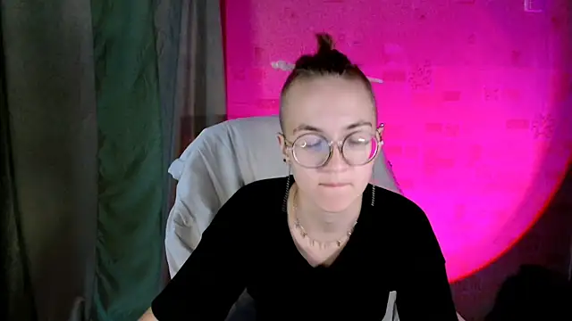 Snapshot of Alessa_Kiss chatting on July 21, 5:04 pm Alessa Kiss online show from July 21, 5:04 pm
