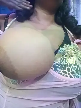 Snapshot of Safiyaaajj chatting on May 17, 10:55 am Safiyaaajj online show from May 17, 10:55 am
