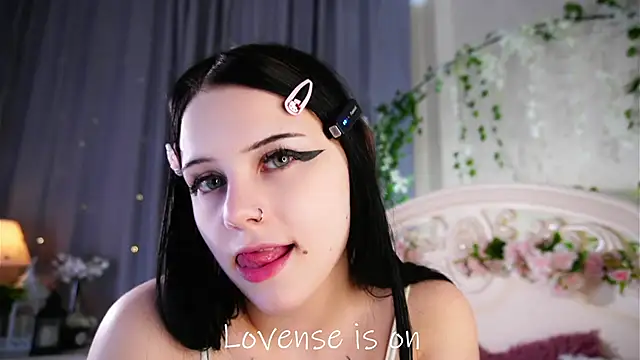 Snapshot of MelaineCore chatting on May 28, 1:08 pm MelaineCore online show from May 28, 1:08 pm