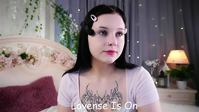 Snapshot of MelaineCore chatting on June 4, 1:28 pm MelaineCore online show from June 4, 1:28 pm