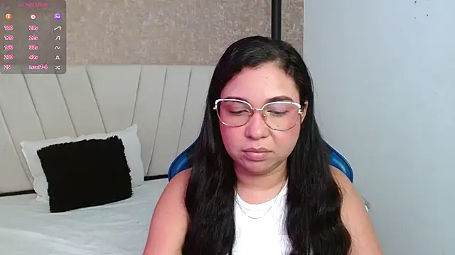 Snapshot of AliceSmity__ chatting on June 9, 3:34 pm AliceSmity online show from June 9, 3:34 pm