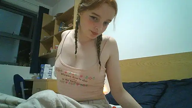 Snapshot of goddesslucyy chatting on June 13, 2:09 am goddesslucyy online show from June 13, 2:09 am