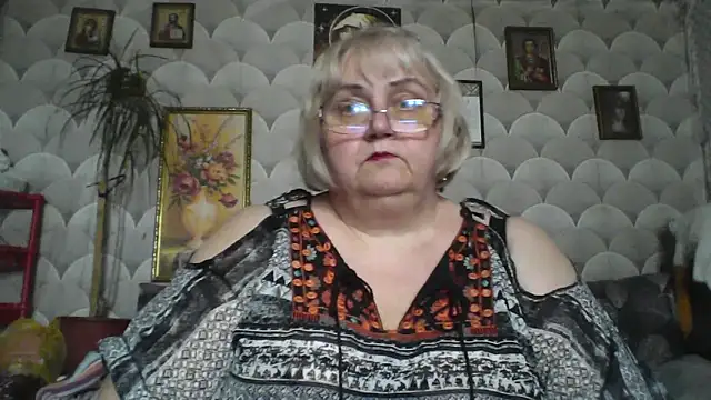 Snapshot of MarinaFarina53 chatting on May 28, 12:02 pm MarinaFarina53 online show from May 28, 12:02 pm