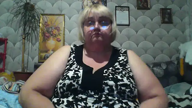 Snapshot of MarinaFarina53 chatting on May 29, 5:55 pm MarinaFarina53 online show from May 29, 5:55 pm