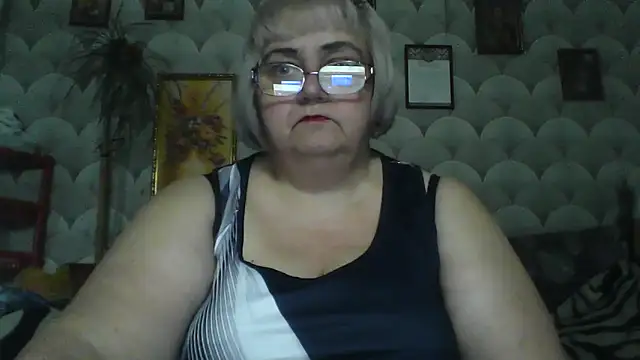 Snapshot of MarinaFarina53 chatting on May 31, 6:42 am MarinaFarina53 online show from May 31, 6:42 am