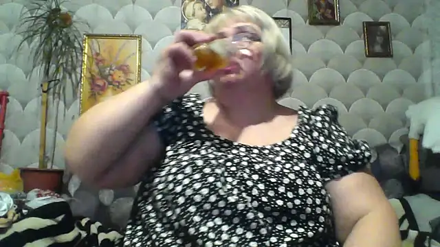 Snapshot of MarinaFarina53 chatting on May 31, 6:09 pm MarinaFarina53 online show from May 31, 6:09 pm