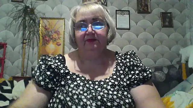 Snapshot of MarinaFarina53 chatting on June 1, 8:54 pm MarinaFarina53 online show from June 1, 8:54 pm