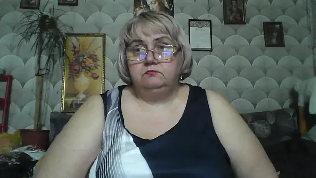 Snapshot of MarinaFarina53 chatting on June 2, 9:00 am MarinaFarina53 online show from June 2, 9:00 am