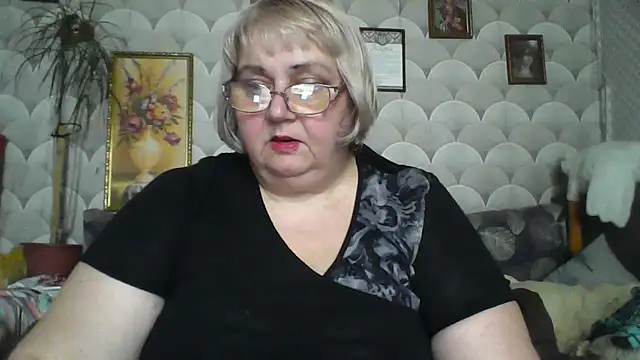 Snapshot of MarinaFarina53 chatting on June 3, 10:40 am MarinaFarina53 online show from June 3, 10:40 am