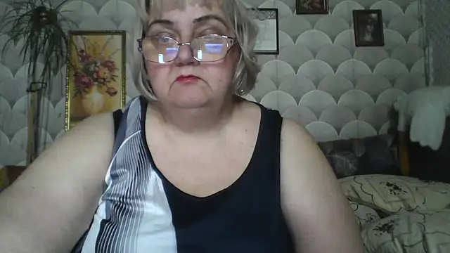 Snapshot of MarinaFarina53 chatting on June 5, 6:52 am MarinaFarina53 online show from June 5, 6:52 am