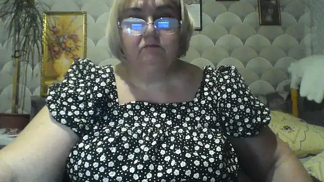 Snapshot of MarinaFarina53 chatting on June 5, 6:57 pm MarinaFarina53 online show from June 5, 6:57 pm