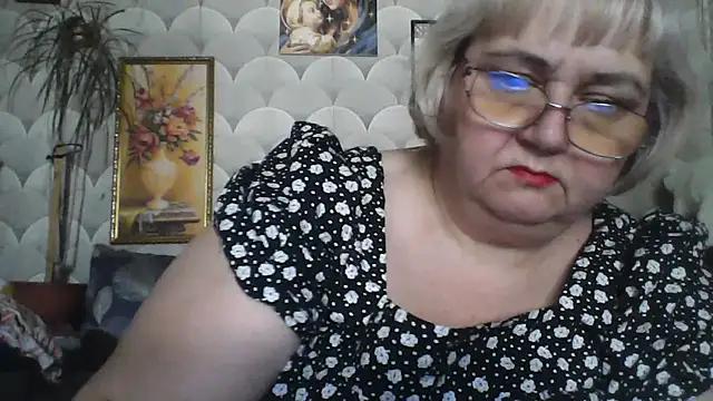Snapshot of MarinaFarina53 chatting on June 10, 5:50 am MarinaFarina53 online show from June 10, 5:50 am