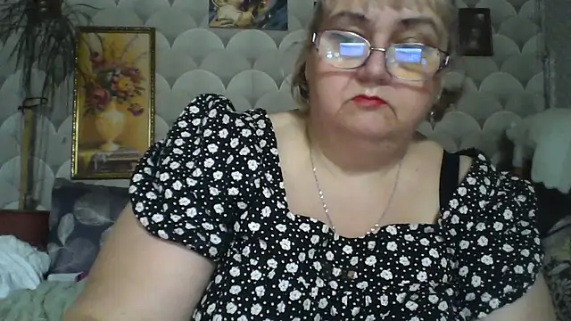 Snapshot of MarinaFarina53 chatting on June 12, 6:45 am MarinaFarina53 online show from June 12, 6:45 am