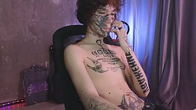 Snapshot of Emo___boy chatting on May 19, 11:00 pm Emo boy online show from May 19, 11:00 pm