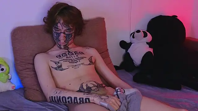 Snapshot of Emo___boy chatting on June 17, 11:27 pm Emo boy online show from June 17, 11:27 pm