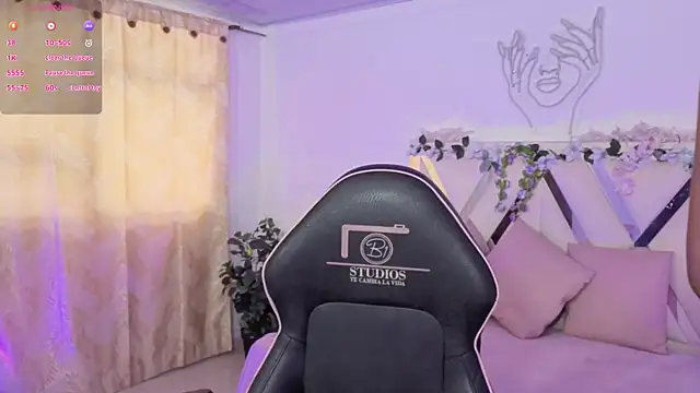 CRISTALBROKE TAY online show from July 7, 7:07 pm