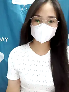 Snapshot of -Hena- chatting on May 24, 2:55 pm -Hena- online show from May 24, 2:55 pm