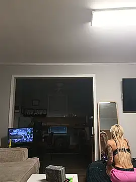 Snapshot of blonDDbombsheLL99 chatting on June 15, 11:51 pm blonDDbombsheLL99 online show from June 15, 11:51 pm