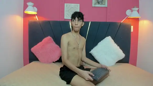 ero boy40 online show from June 4, 4:07 am