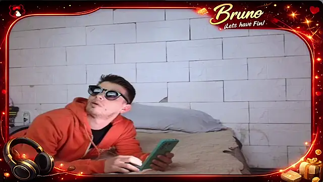 Snapshot of Elguingo chatting on May 11, 11:57 pm Elguingo online show from May 11, 11:57 pm