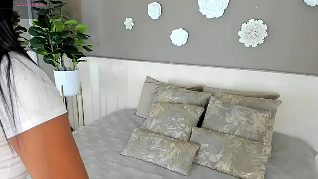Snapshot of dionneventuri chatting on May 17, 3:30 pm dionneventuri online show from May 17, 3:30 pm
