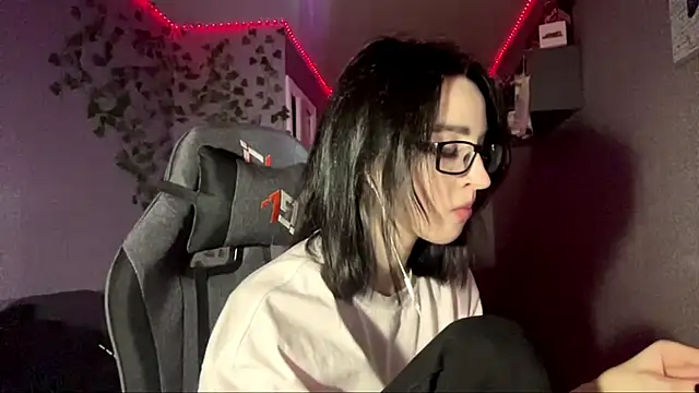 Snapshot of NightFoxxx chatting on May 15, 2:02 pm NightFoxxx online show from May 15, 2:02 pm