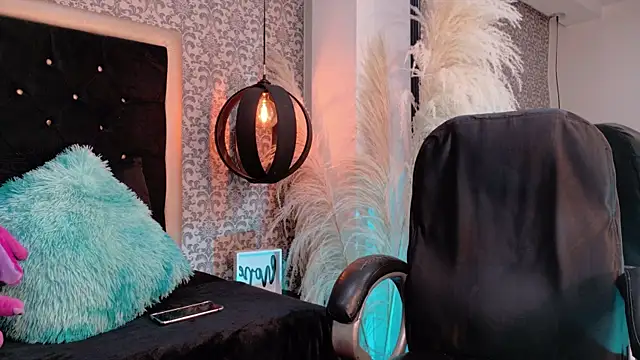 Snapshot of KarolFoxxi__ chatting on June 20, 2:58 am KarolFoxxi online show from June 20, 2:58 am