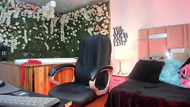 Snapshot of KarolFoxxi__ chatting on July 10, 8:55 pm KarolFoxxi online show from July 10, 8:55 pm