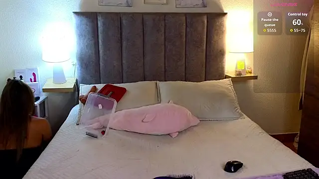Victoria Hils online show from June 25, 5:28 pm