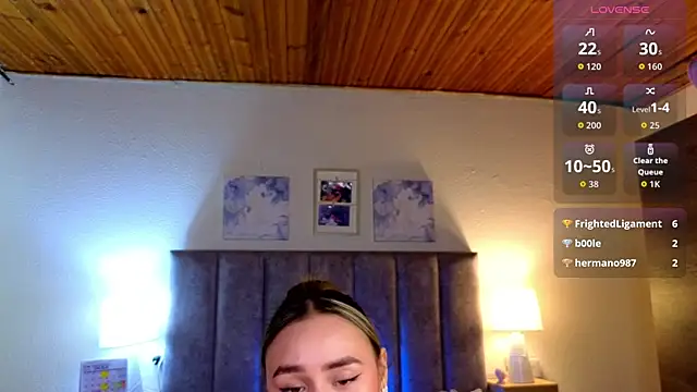 Victoria Hils online show from July 14, 2:05 am