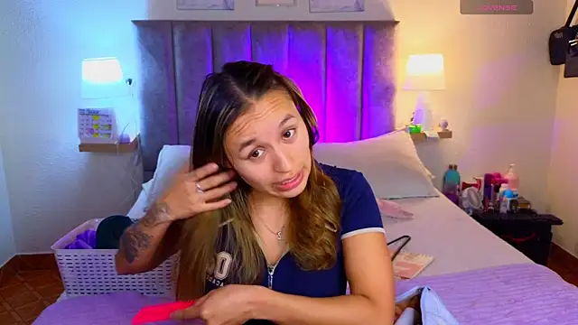 Victoria Hils online show from July 25, 11:13 pm